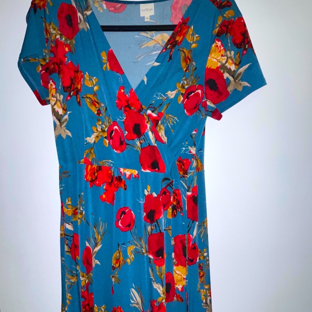 Kaileigh short-sleeve faux floral wrap dress. Size M. New without tags